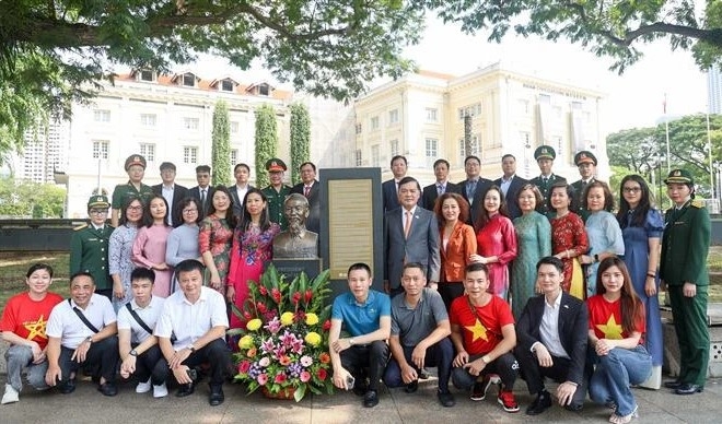 Vietnamese people in Singapore implement Uncle Ho's testament